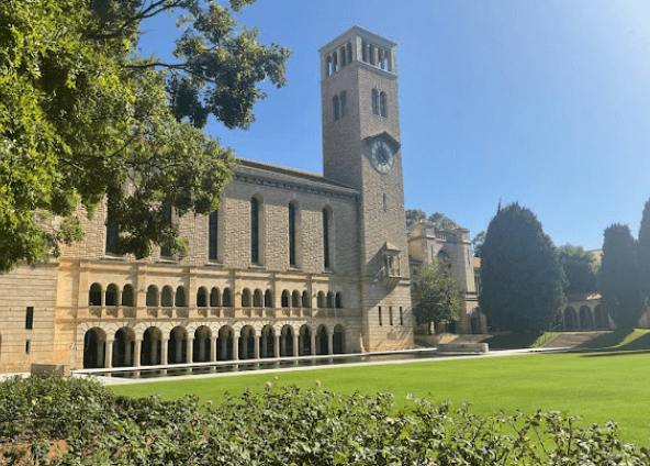 西澳大学