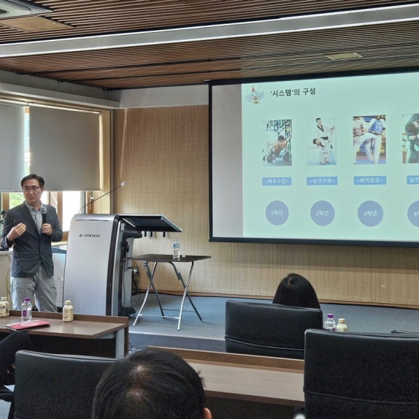 人文大学新任教授演讲，拓宽文化视野的时间