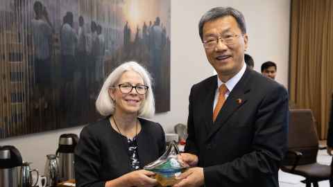大学接待由中国教育部长率领的代表团