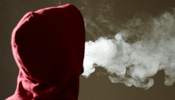 绕过监管：部分电子烟化学物质模仿尼古丁