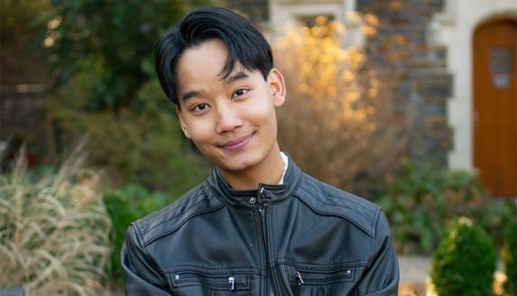 杜克大学学生唐莲荣获拜内克学者称号
