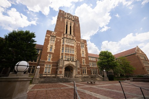 董事会批准了保证录取政策更新、学费变动和音乐学院命名事宜