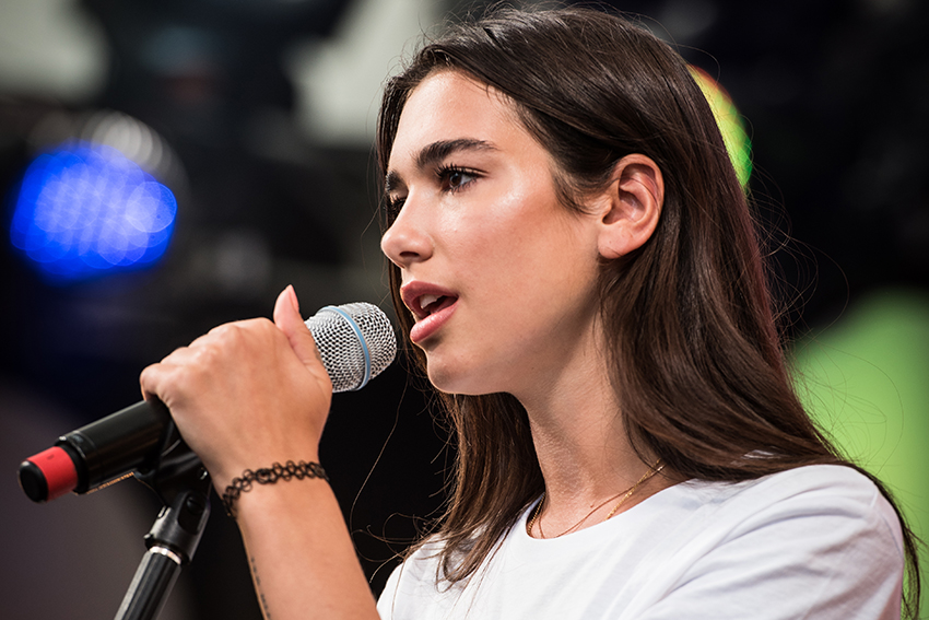 言语的力量：Dua Lipa 也是一位诗人